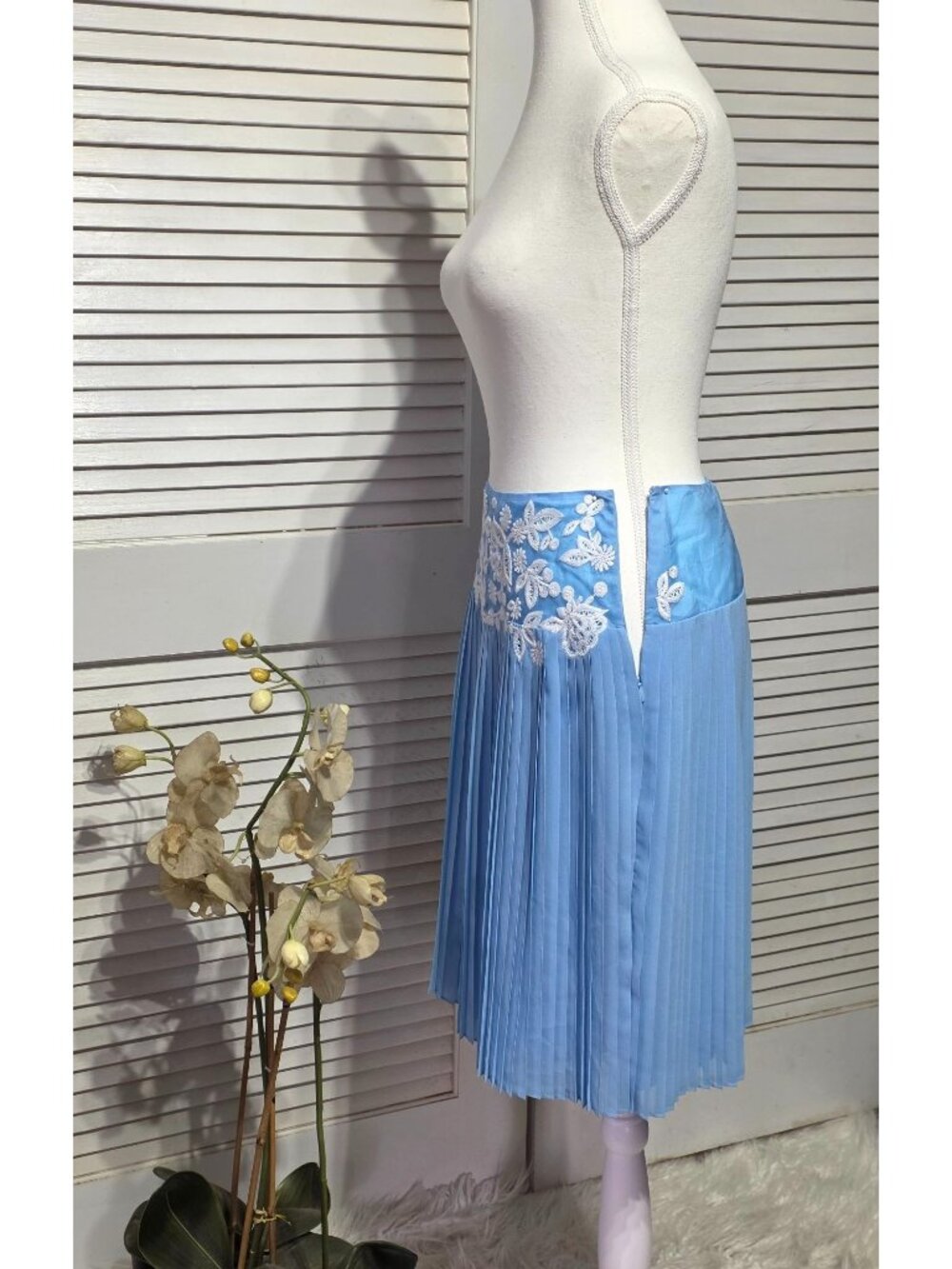 Carlisle Collection Womens Blue Pleated Embroidered White Floral Skirt Sz 4 3894 - Picture 9 of 12